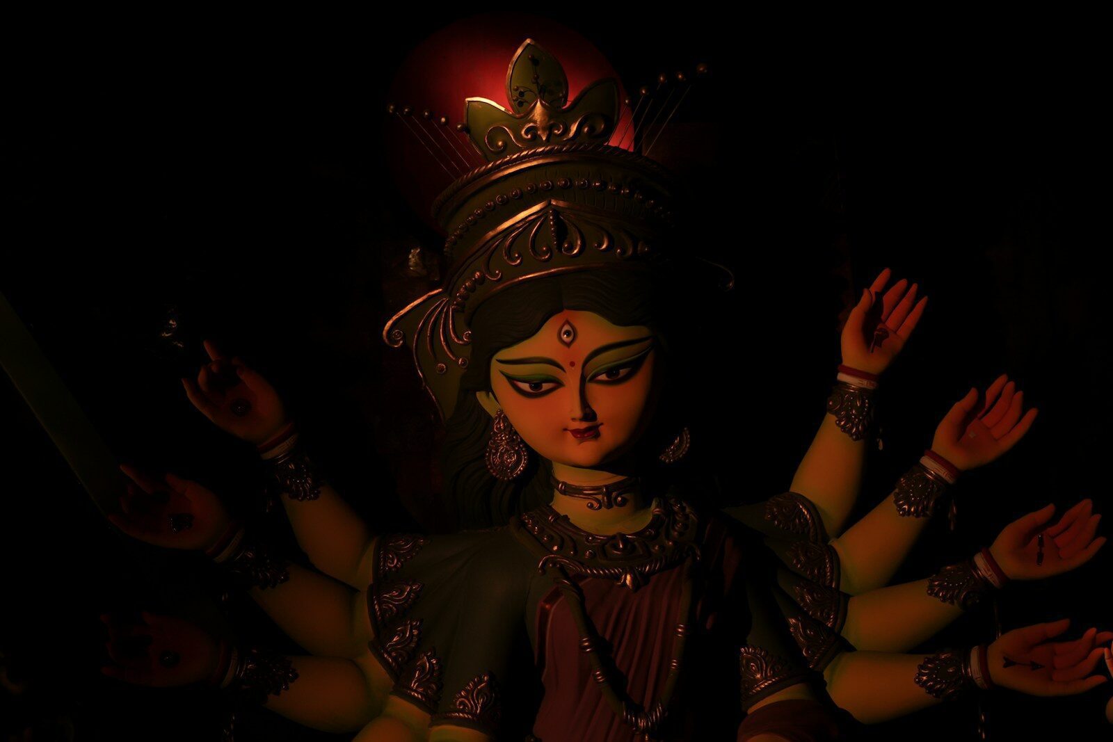 A statue of a woman in a dark room